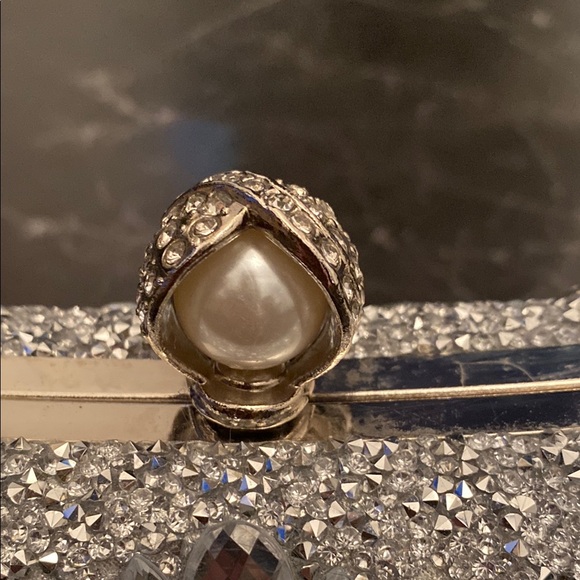 Elegant Silver Beaded Clutch - Picture 7 of 11